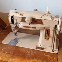 Macchina per cucire Singer M401
