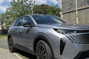 Peugeot 3008 con 4111 km nuova