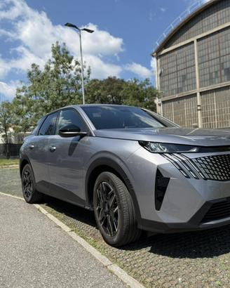 Peugeot 3008 con 4111 km nuova