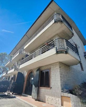 Villa a schiera capofila in Via Fusco
