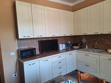 Cucina ad angolo, condizioni ottime 