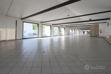 NEGOZIO A CASALGRANDE