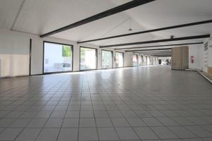 NEGOZIO A CASALGRANDE
