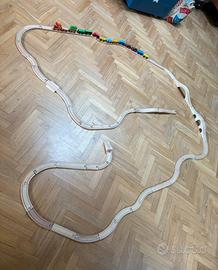 Trenino in legno con binari e 13 vagoni