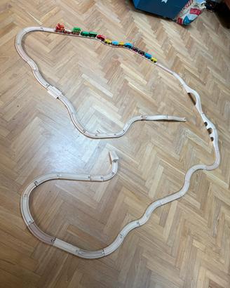 Trenino in legno con binari e 13 vagoni