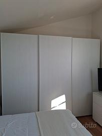 Camera da letto armadio comò e comodini