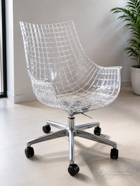 Sedia design trasparente con ruote