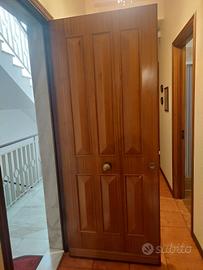 Portoncino d'entrata in legno massiccio 