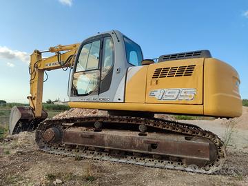 Escavatore New Holland 195