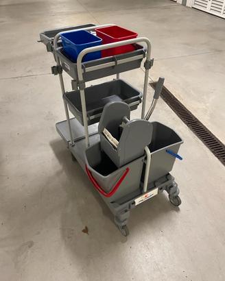 Carrello pulizie