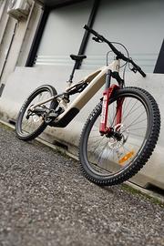 Moustache Bikes  CLUTCH 160.9 29''/27,5'' 12v 170m