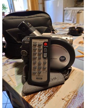 Sony Handycam DCR-DVD201E con scatola originale