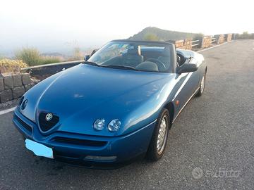 Auto Alfa Romeo spider