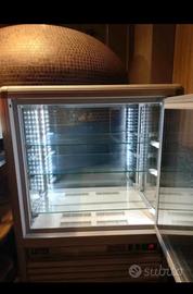 vetrina refrigerata per dolci frutta ecc ecc 