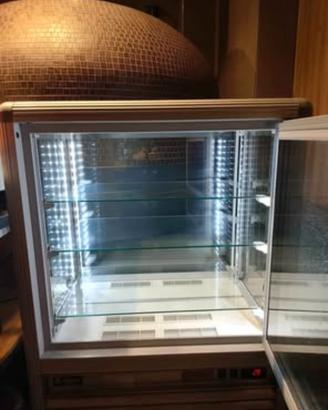vetrina refrigerata per dolci frutta ecc ecc 