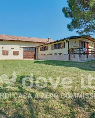 Villa di 335 m² con 4 locali e box auto a Verona