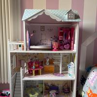 Casa delle bambole in legno
