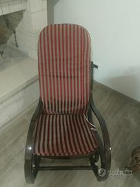 Sedia a dondolo in legno