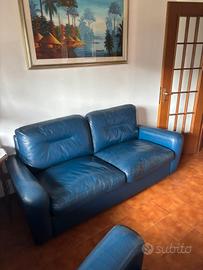 divano e poltrona pelle €500