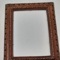 Cornice in gesso intagliata