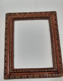 Cornice in gesso intagliata