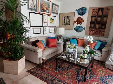 Coppia di divani due posti, tessuto  lino/seta. 