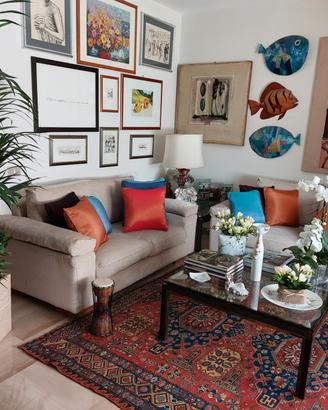 Coppia di divani due posti, tessuto  lino/seta. 