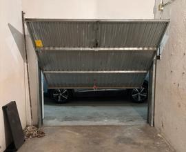 Garage in via Taramelli