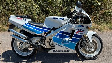 Suzuki RGV 250