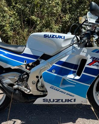 Suzuki RGV 250
