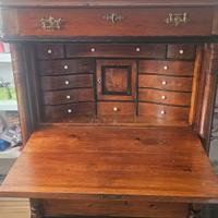 SECRETAIRE ANTICO CON RIBALTA

SCRITTOIO 