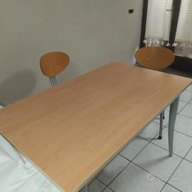 tavolo da cucina  piu 4 sedie 