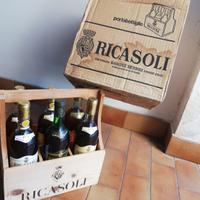 Vini d’epoca con portabottiglie in legno