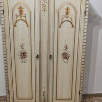 Armadio vintage dipinto a mano