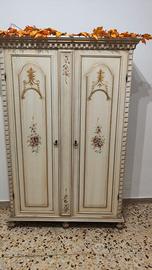 Armadio vintage dipinto a mano