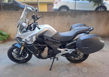CF MOTO 650MT .