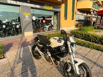 DUCATI Monster 696 TUTTO INCLUSO ANCHE PASSAGGIO