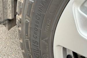 Pneumatici gomme 215-65 16c