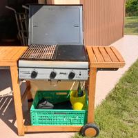 Barbecue a gas con mobiletto in legno e coperchio