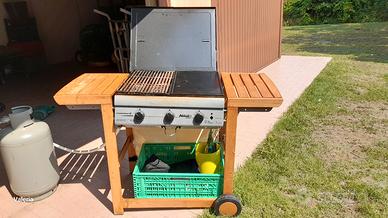Barbecue a gas con mobiletto in legno e coperchio