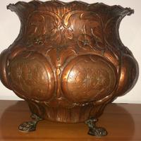 Vaso in rame cesellato tutto a mano