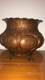 Vaso in rame cesellato tutto a mano