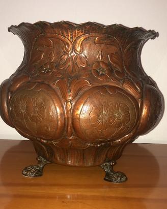 Vaso in rame cesellato tutto a mano