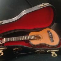 mini chitarra in legno