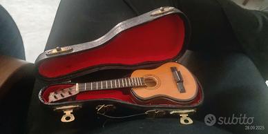 mini chitarra in legno