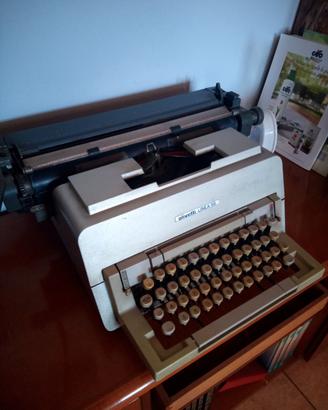 Macchina da scrivere Olivetti linea 98