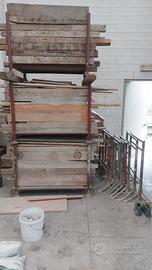 Contenitore per puntelli