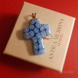 Ciondolo a croce in vetro di Murano