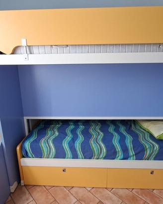 Letto a castello con scala contenitore