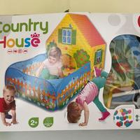 Tenda a forma di casa con giardino